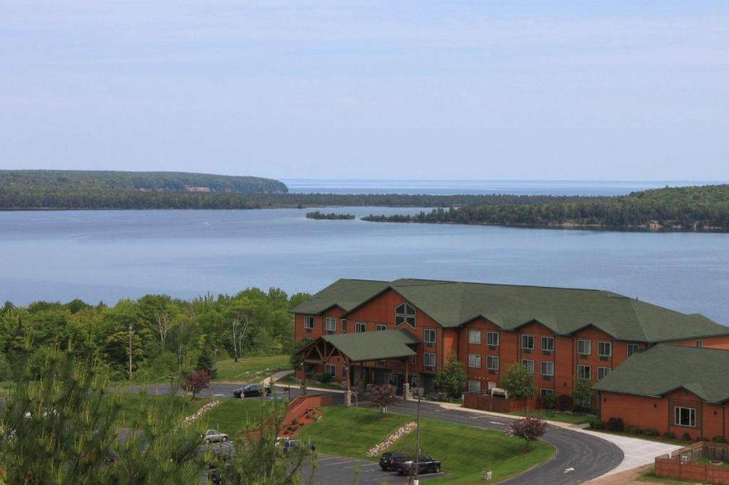 Holiday Inn Express Munising-Lakeview Hotel By Ihg Exteriér fotografie